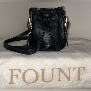 FOUNT Leather Petite Coventry Bucket Bag in Peppercorn